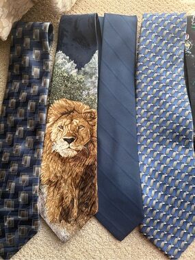 Classic & Novelty Ties- Multicolor Collectible, Animal, Disney & Cartoon Motifs